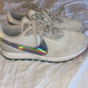 Nike Womens Swoosh Tennis Shoes Size 8.5